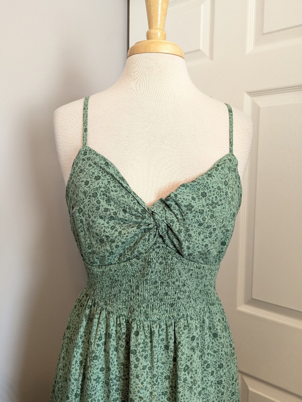 Hollister Green Floral Twist Bust Tie-Back Midi Dress With Slit XL - Picture 4 of 10